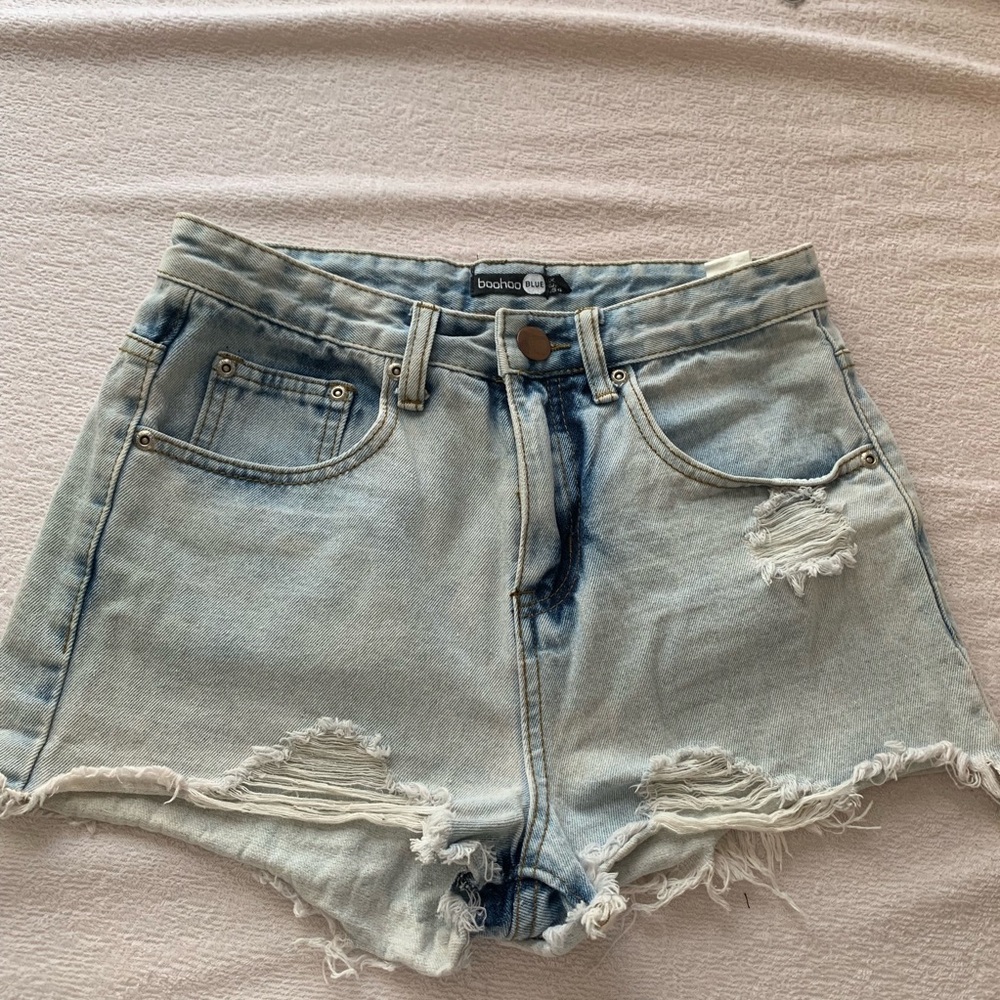 Boohoo distressed light denim shorts